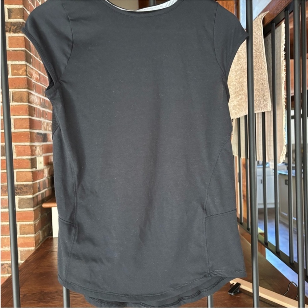 Under Armour Women's Black Short Sleeve Top